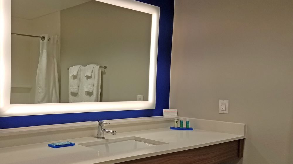 Holiday Inn Express Hastings By Ihg Zewnętrze zdjęcie