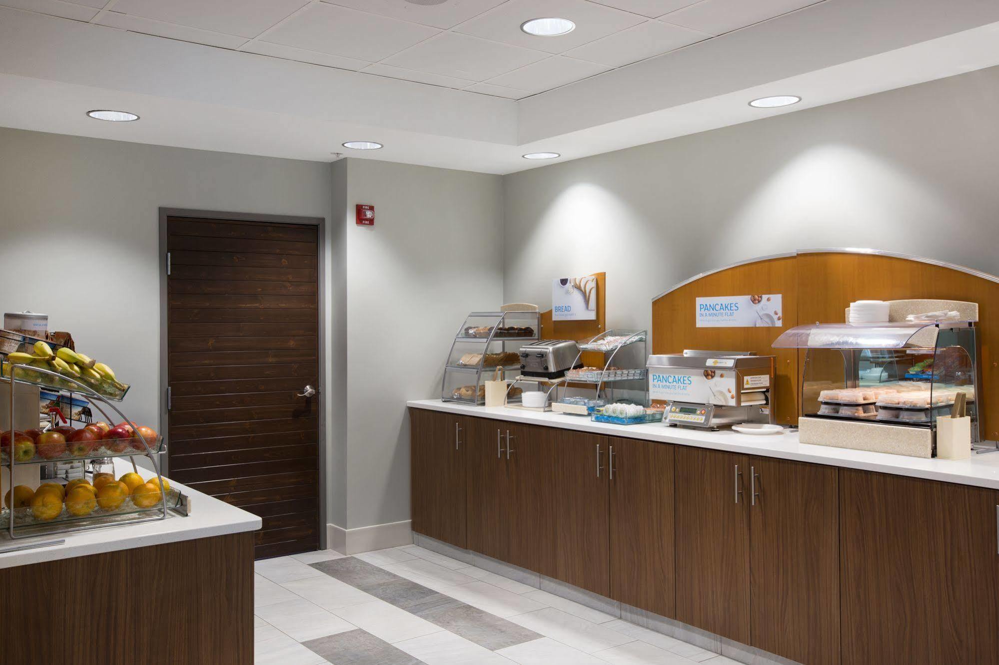 Holiday Inn Express Hastings By Ihg Zewnętrze zdjęcie